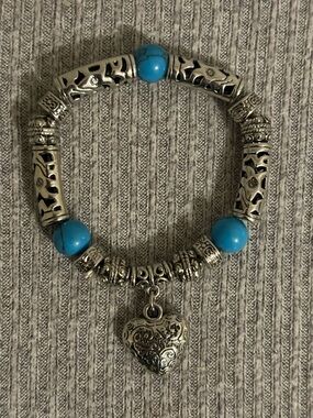 Bohemian theme filigree design silver tone turquoise beaded stretch bracelet